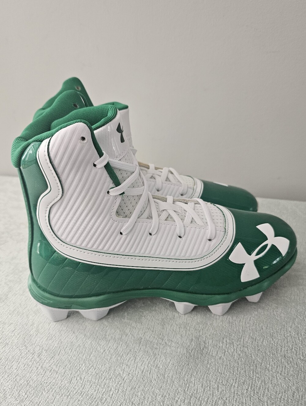 NWOB UNDER ARMOUR Highlight RM Junior Football Cleats, Shoes